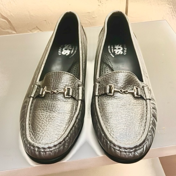 SAS, Metro Silver WalkingLoafers,Triple Cushion,Entire Footbed Support,Size 7.5 - Picture 2 of 7